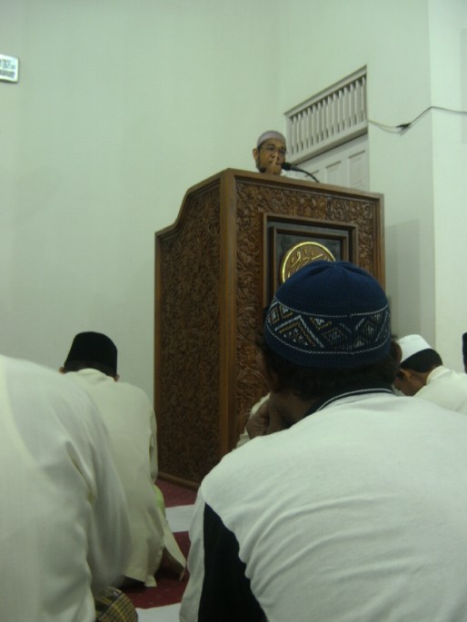 Ustaz Masyhudi saat memberikan pencerahan di Masjid ar Rahim